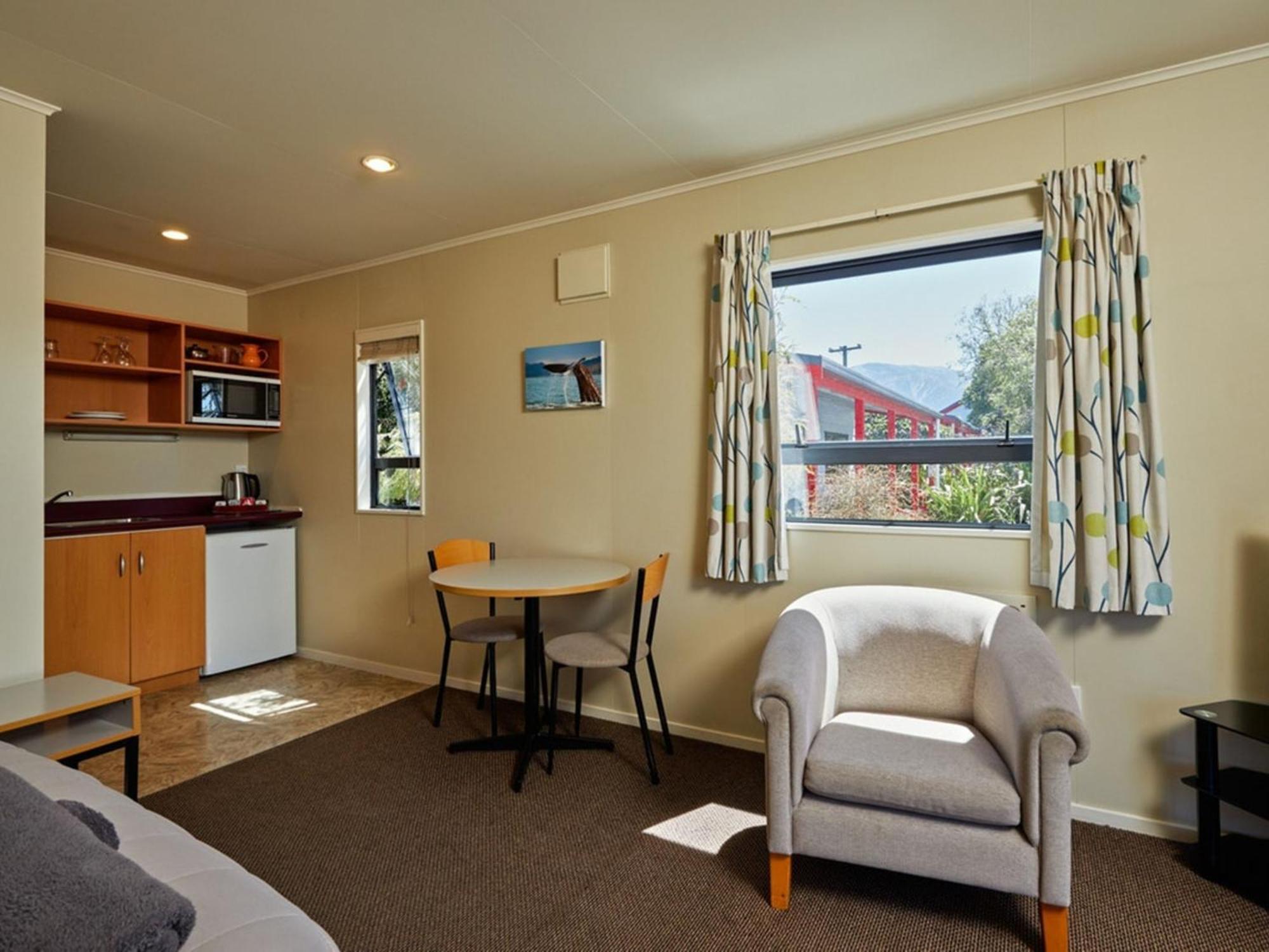 Kaikoura Top 10 Holiday Park Room photo
